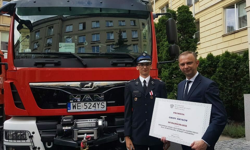 Wój gminy Smyków odebrał promesę na wóz strażacki