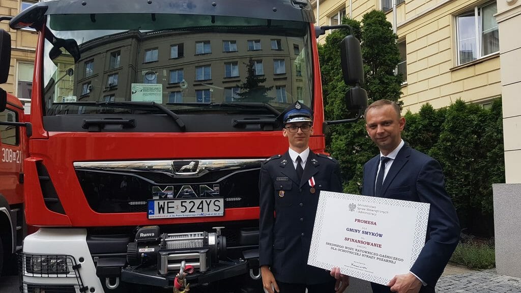 Wój gminy Smyków odebrał promesę na wóz strażacki