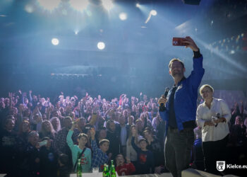 Pół tysiąca osób na spotkaniu ze Sławoszem Uznańskim-Wiśniewskim. Astronauta opowiadał w Kielcach o locie w kosmos