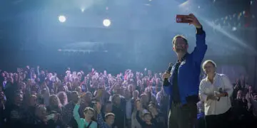 Pół tysiąca osób na spotkaniu ze Sławoszem Uznańskim-Wiśniewskim. Astronauta opowiadał w Kielcach o locie w kosmos