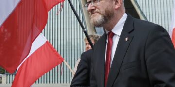 Nowe badanie opinii: Koalicja Obywatelska liderem, partia Grzegorza Brauna z&nbsp;największym wzrostem poparcia