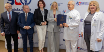 Pieniądze od&nbsp;samorządu województwa na&nbsp;nowoczesne leczenie nowotworów oraz&nbsp;modernizacji budynków i&nbsp;sprzętu medycznego dla Świętokrzyskiego Centrum Onkologii